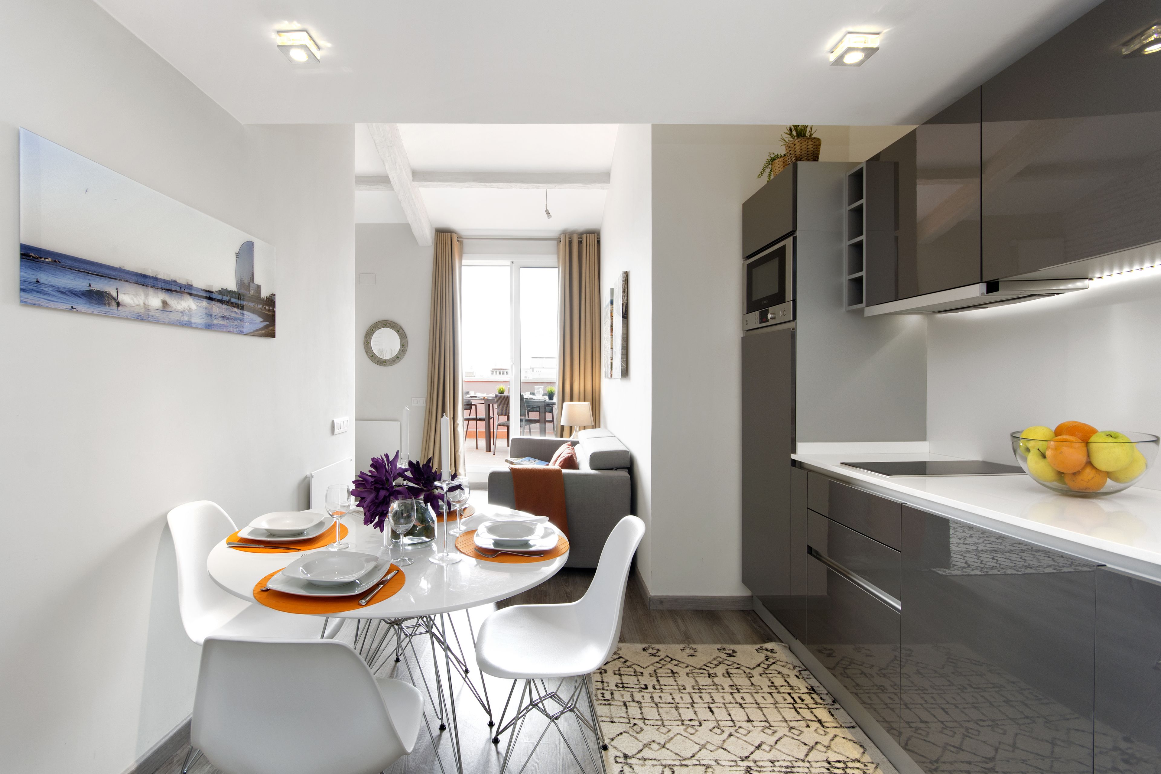 Two-Bedroom Apartment with Terrace | Untuvapeitot, tallelokero huoneessa, silitysrauta/-lauta, ilmainen Wi-Fi