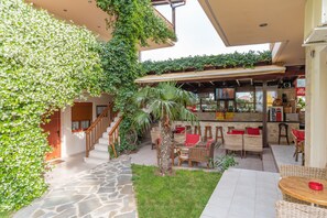 Tägliches kontinentales Frühstück (6 EUR pro Person)