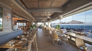 3 間餐廳;供應早餐、午餐、晚餐;地中海菜