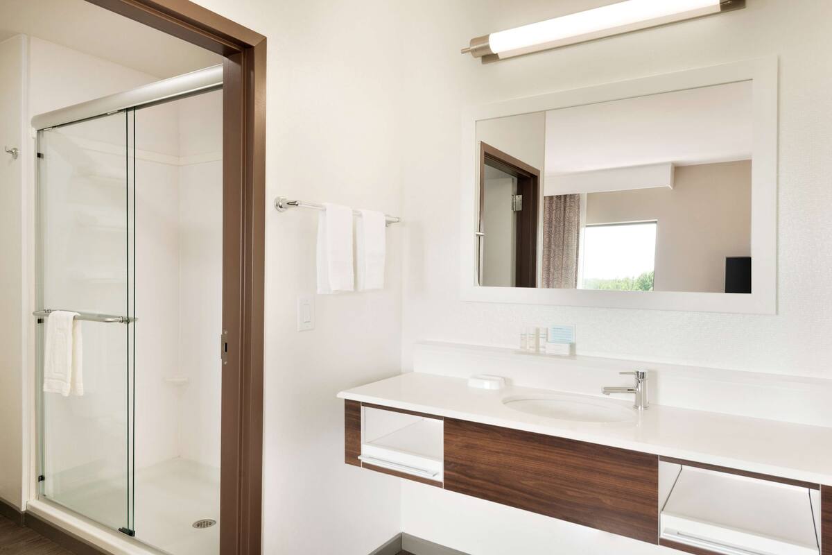 designer toiletries, hair dryer, towels