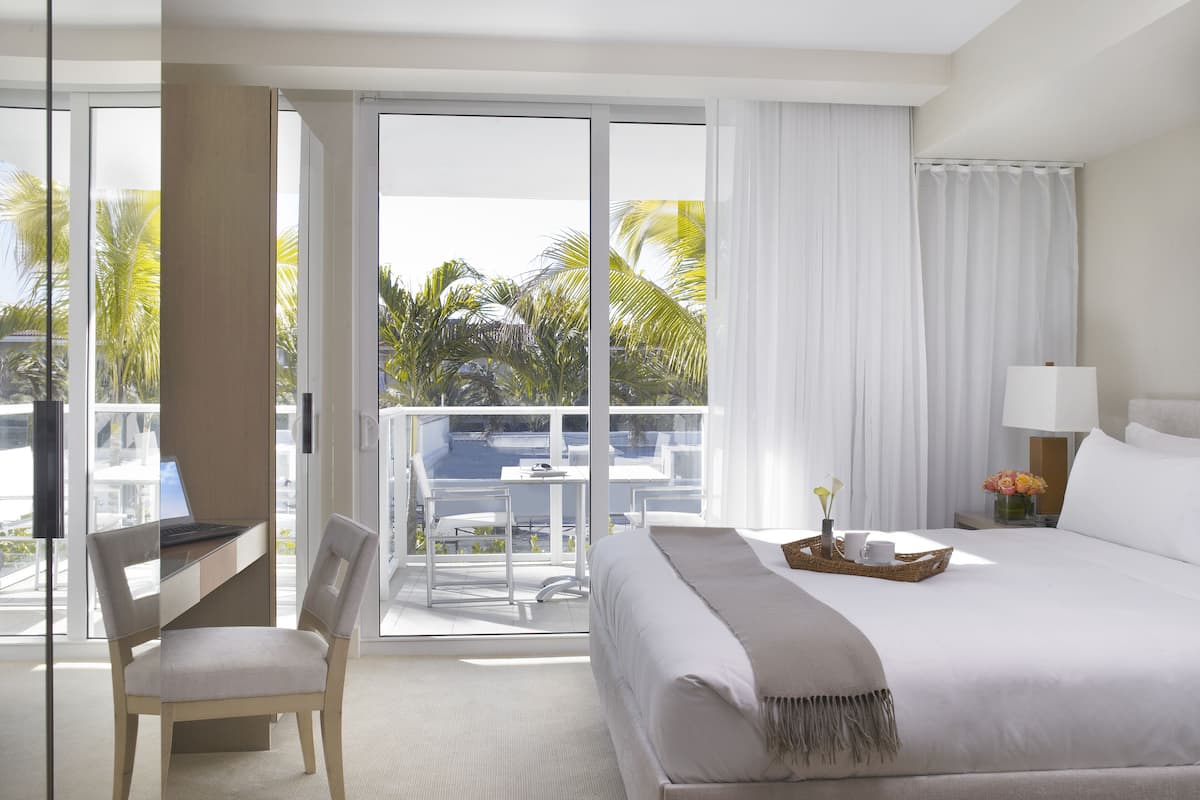 egyptian cotton sheets, premium bedding, in-room safe, laptop workspace