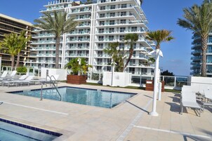 2 piscinas al aire libre, sillones reclinables de piscina
