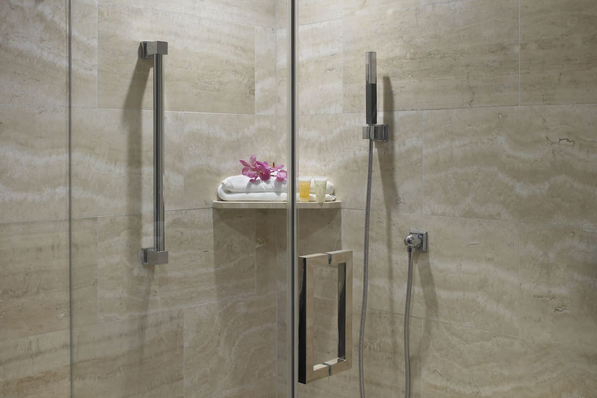 egyptian cotton sheets, premium bedding, in-room safe, laptop workspace