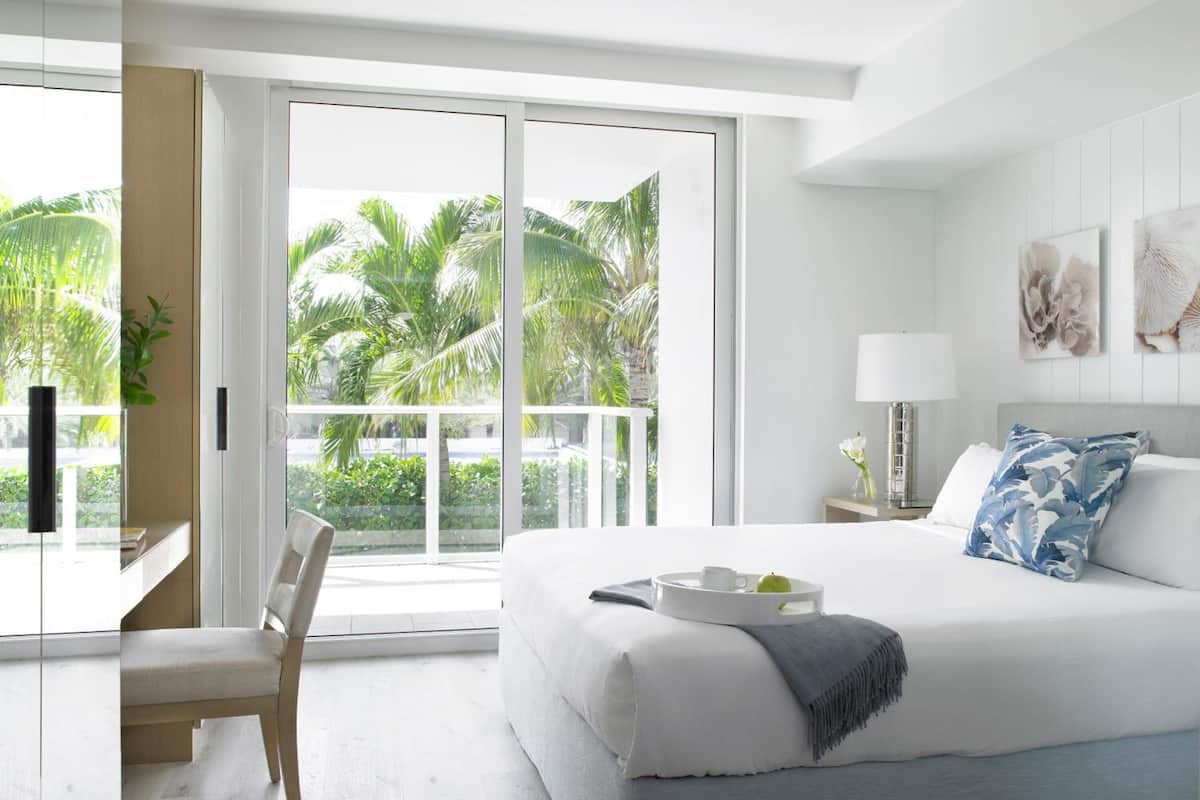 egyptian cotton sheets, premium bedding, in-room safe, laptop workspace