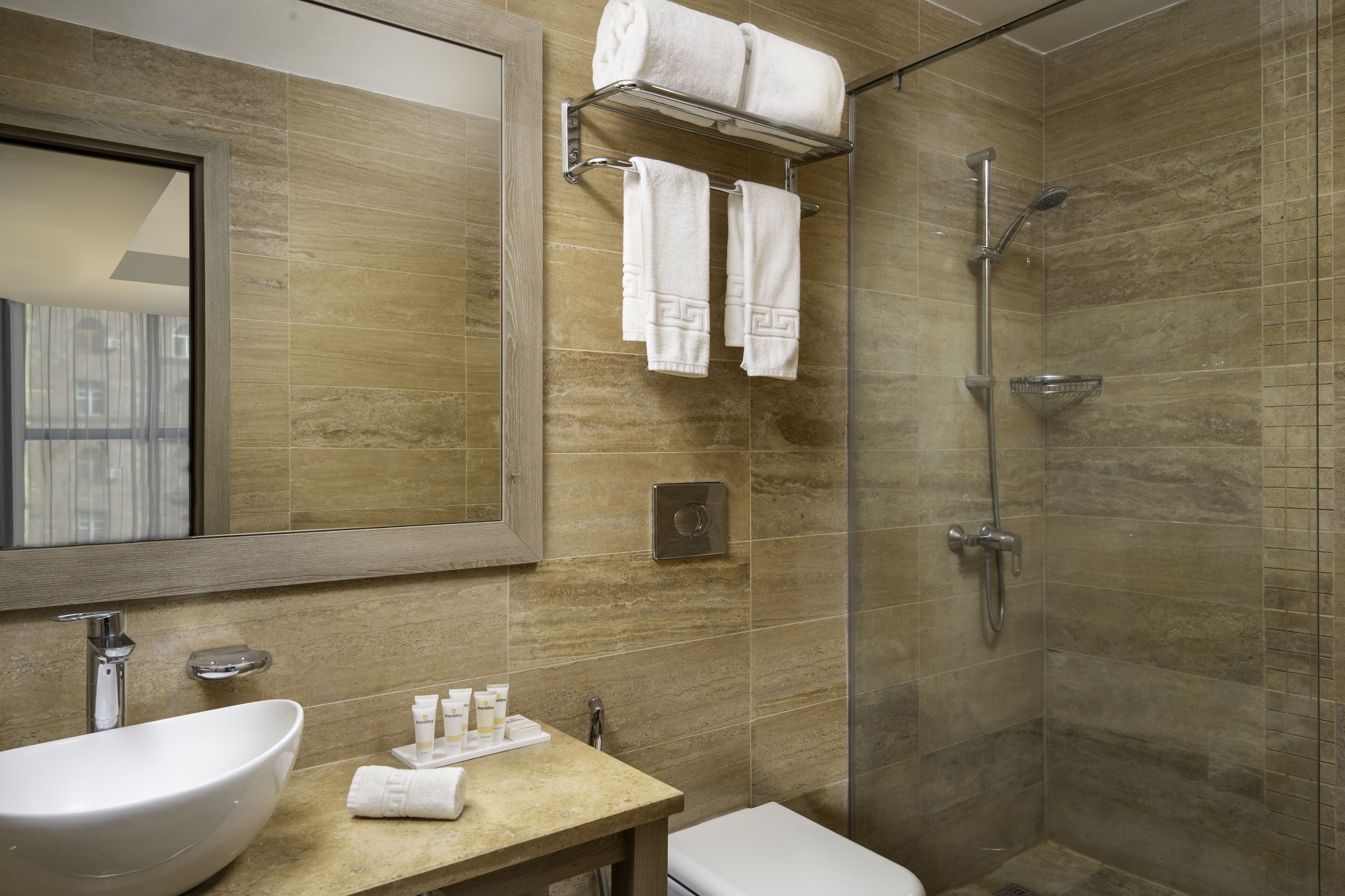 shower, rainfall showerhead, free toiletries, hair dryer