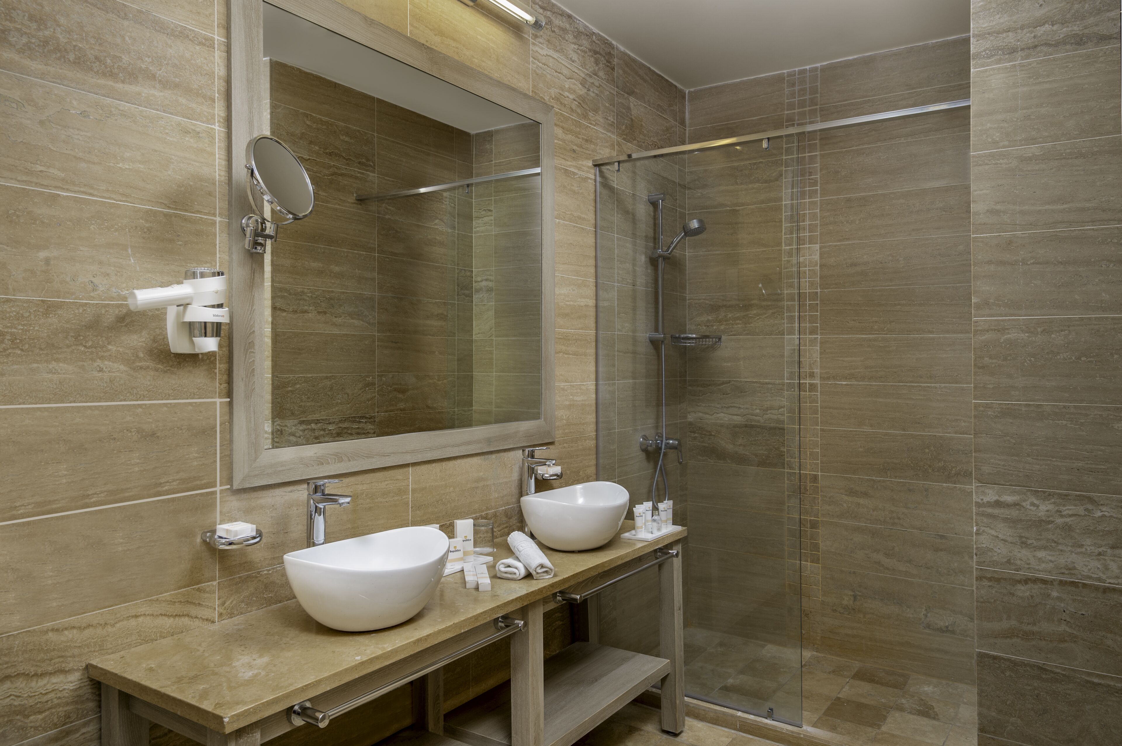 shower, rainfall showerhead, free toiletries, hair dryer