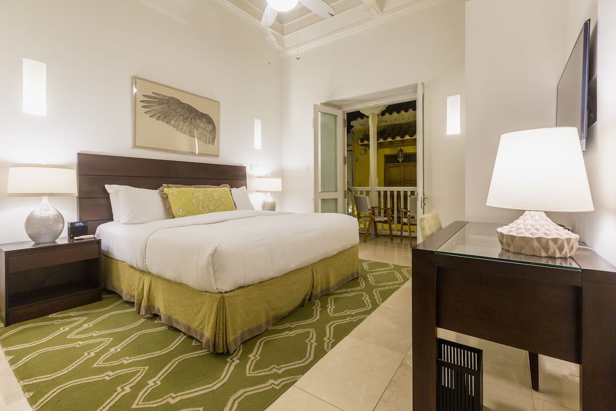 majestic | premium bedding, in-room safe, blackout curtains, soundproofing