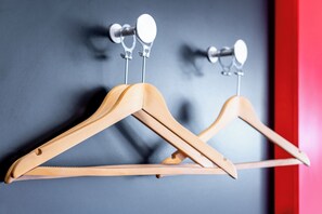 高級寢具、客房內保險箱、隔音、熨斗/熨衣板