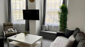 Family Apartment, Private Bathroom (Flat 1 at Brunswick) | Lounge