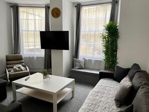 Familienapartment, eigenes Bad (Flat 1 at Brunswick) | Lounge