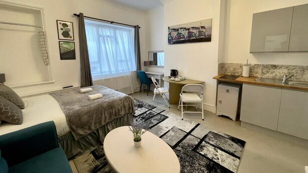 Comfort Apartment, Ensuite - Brunswick Square Hotel (Hove)