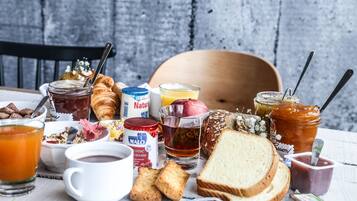 Se ofrece un desayuno bufé entre semana (por un coste adicional)