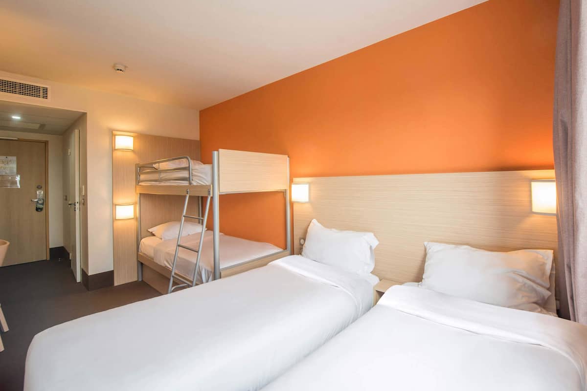 standard quadruple room, non smoking | 1 bedroom, premium bedding, desk, soundproofing