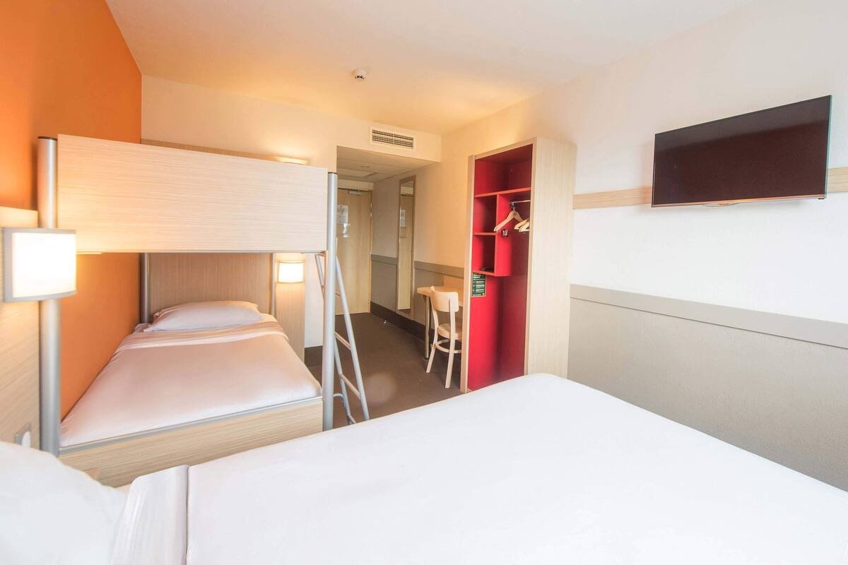 quadruple room, non smoking | 1 bedroom, premium bedding, desk, soundproofing