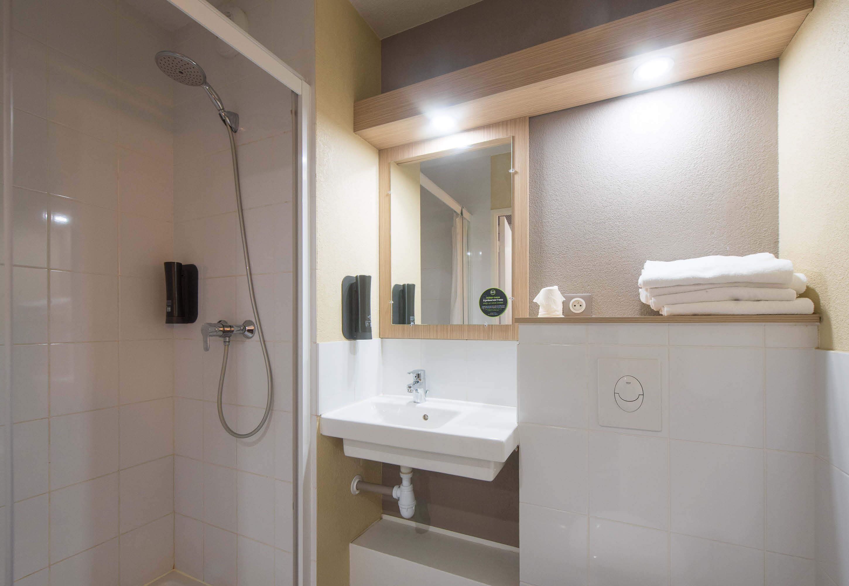 shower, free toiletries, towels