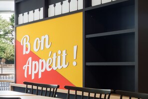 Buffet breakfast for a fee on weekdays - B&B HOTEL Gap (Gap)