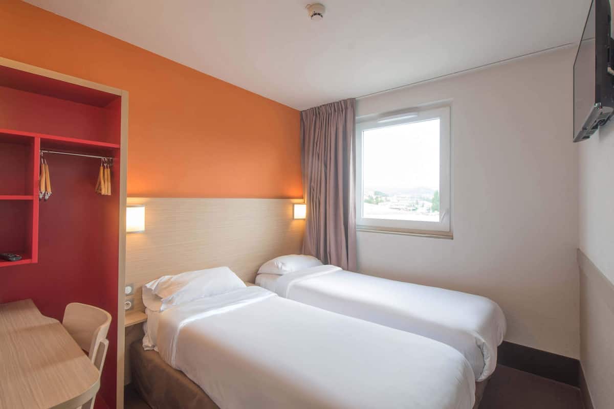 Premium bedding, desk, soundproofing, iron/ironing board