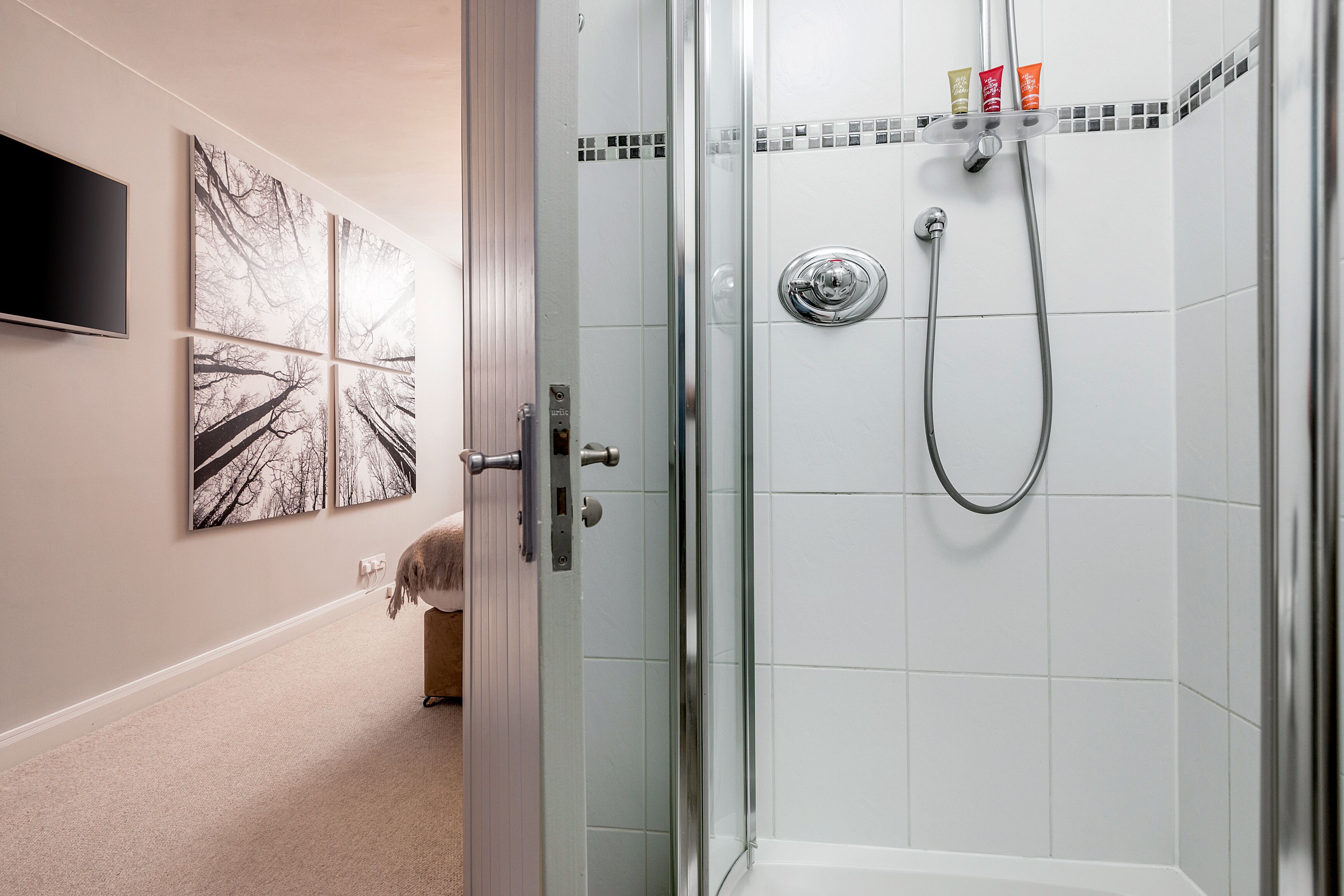 superior double room, ensuite (the den ) | bathroom