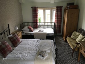 Room - The Hollies Inn (Westbury)