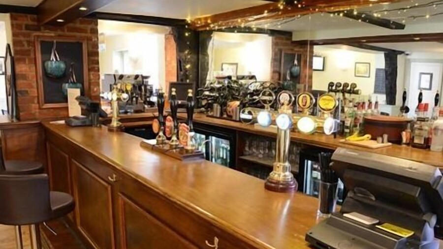 The Hollies Inn