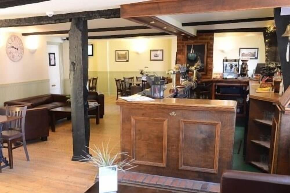 The Hollies Inn