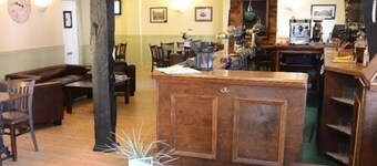 The Hollies Inn