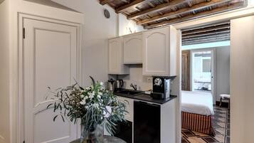 ๋ฏธ๋๋ฐ, ๊ฐ์ค ๋ด ๊ธ๊ณ , ์ ์์ฉ ์นจ๋, ๊ฐ์ด ์นจ๋