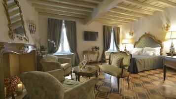 Minibaari, tallelokero huoneessa, vauvansängyt, lisävuoteet