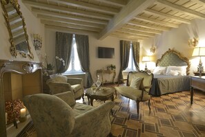 Minibar, in-room safe, cribs/infant beds, rollaway beds - Santa Marta Suites (Milan)