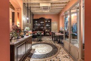 الإطلالة من المنشأة