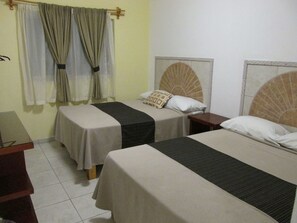 Single Room | Iron/ironing board, free WiFi, bed sheets - Hotel Albatros Palace (Manzanillo)