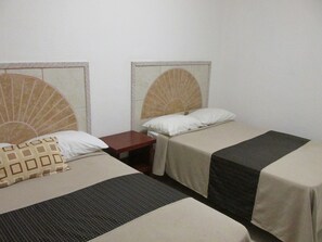 Single Room | Iron/ironing board, free WiFi, bed sheets - Hotel Albatros Palace (Manzanillo)