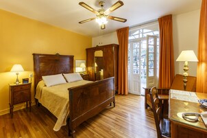 Coffres-forts dans les chambres, décoration personnalisée, bureau