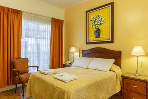 セーフティボックス (室内)、客室ごとに異なる装飾、デスク、ノートパソコ ン用作業スペース