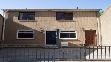 Fachada de la propiedad