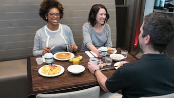 Desayuno bufé gratuito y diario