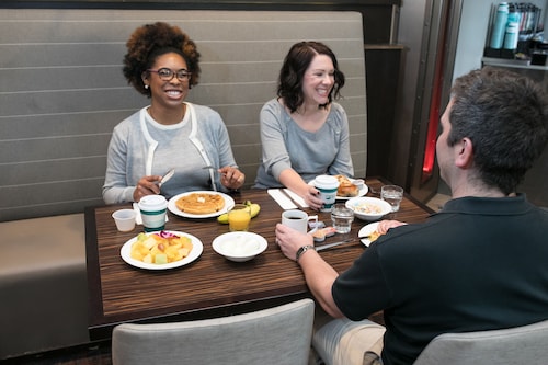 Homewood Suites by Hilton Savannah Historic Dist/Riverfront