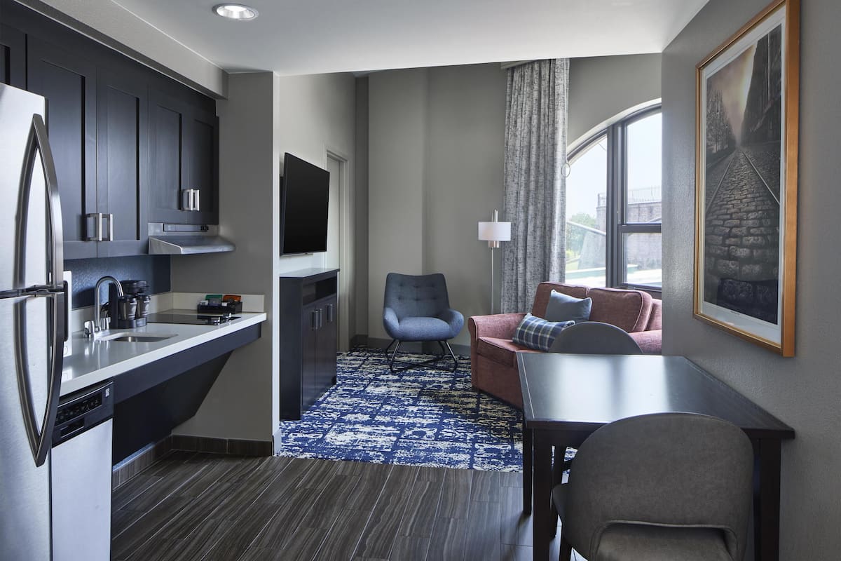 Suite, 1 King-Bett, barrierefrei, Badewanne (River View) | Eigene Küche