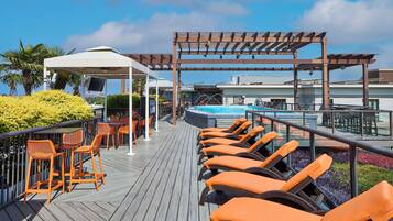 Outdoor pool, free pool cabanas, pool umbrellas