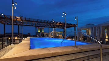 Piscina all'aperto, cabine incluse nel prezzo, ombrelloni da piscina