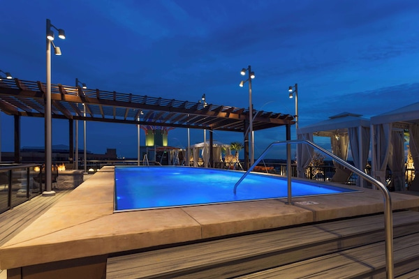 Piscina all'aperto, cabine incluse nel prezzo, ombrelloni da piscina