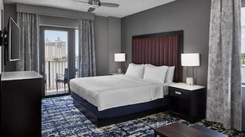 Suite estudio, 1 cama King size, en esquina | Ropa de cama de alta calidad y escritorio