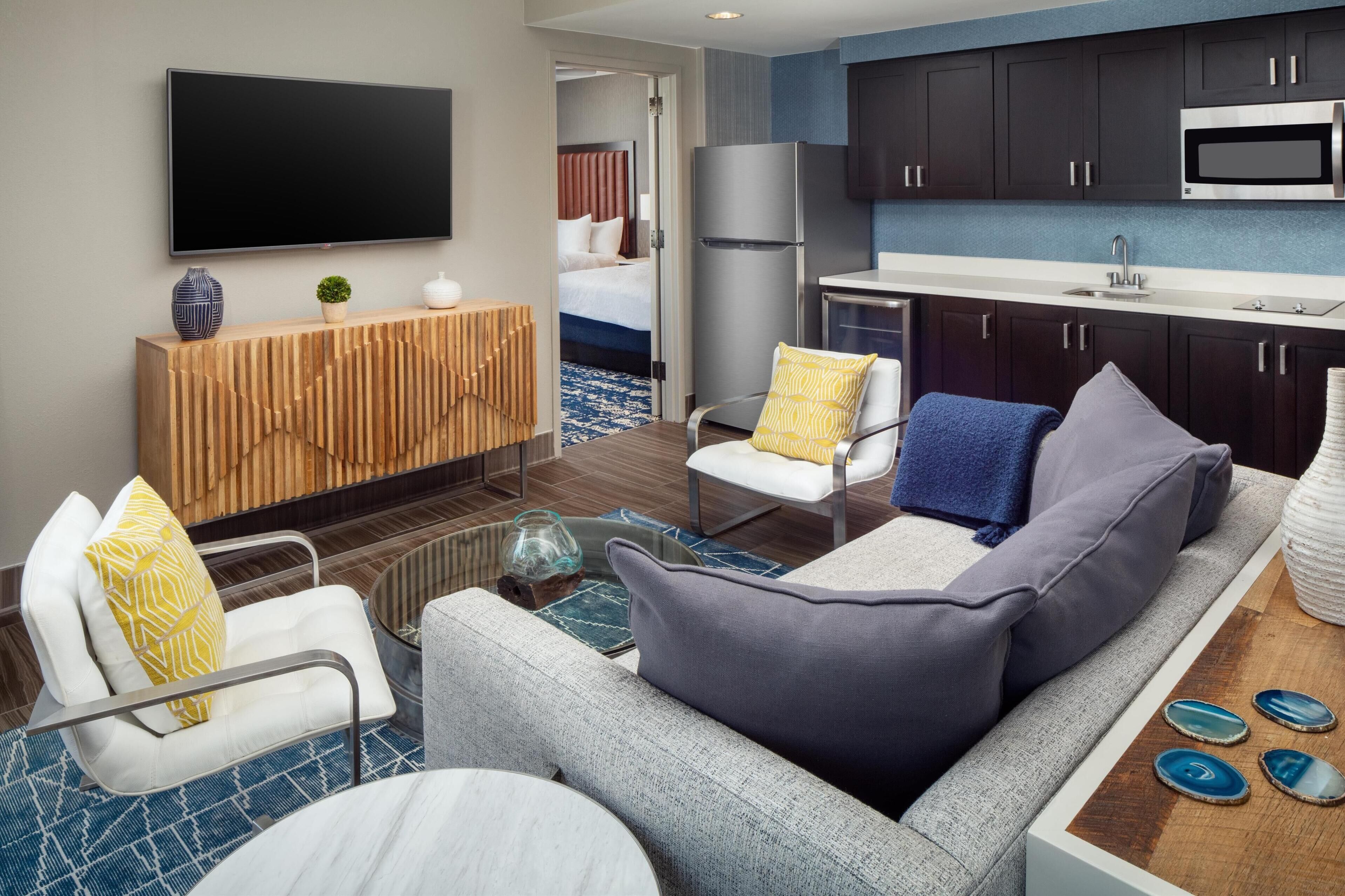 suite, multiple beds, balcony, river view (2 rooms/2 bathrooms) | private kitchen | fridge, microwave, stovetop, dishwasher