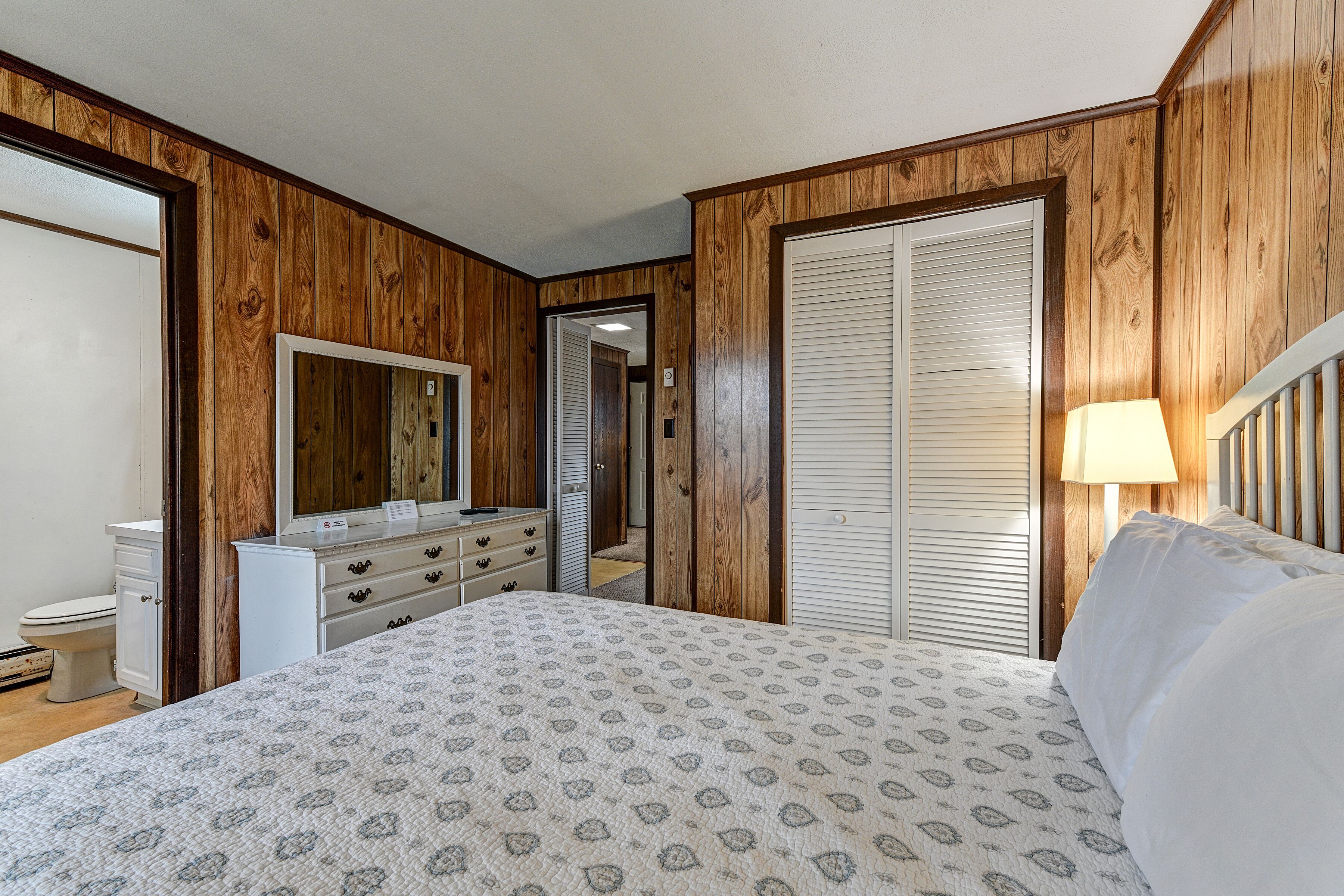 1 soverom, sengetøy av topp kvalitet og senger med overmadrass