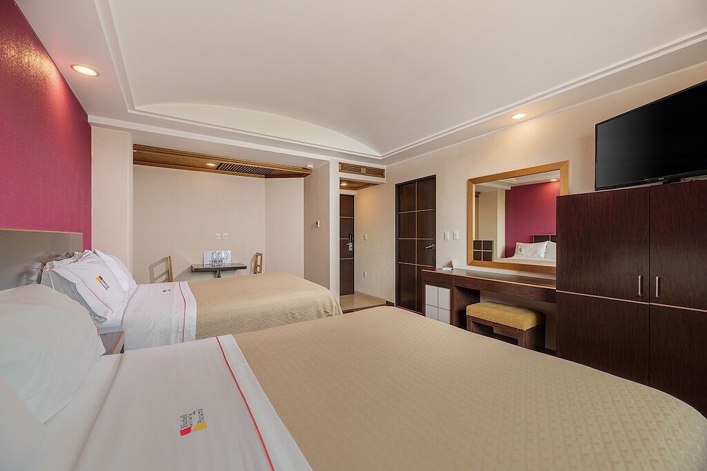 Suite Premium, sauna | Ropa de cama de alta calidad y caja de seguridad en la habitación 