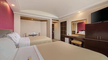 Suite Premium, sauna | Ropa de cama de alta calidad y caja de seguridad en la habitación
