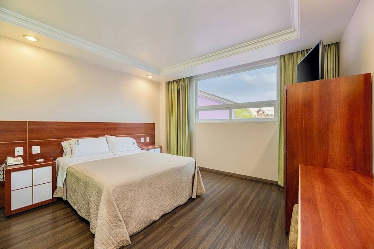 Standard Room | Premium bedding, in-room safe, desk, iron/ironing board (on request)