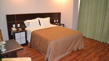 Junior Suite, Hot Tub | 1 bedroom, premium bedding, in-room safe, desk