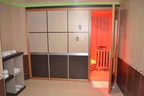 Premium Suite, Sauna | Bathroom | Bathtub, free toiletries, hair dryer, slippers - Hotel & Villas Panamá (Mexico City)
