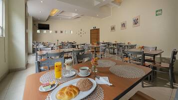 Se sirven desayunos, comidas y cenas